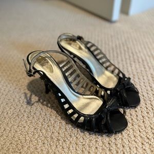 Kitten heels bow on toe. Etre brand European size 39.